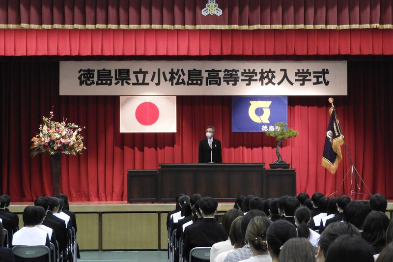 4月8日（金）の午後に、令和4年度の入学式を挙行しました。花薫る素晴らしい天気の中、165名の新入生が入学を許可されました。